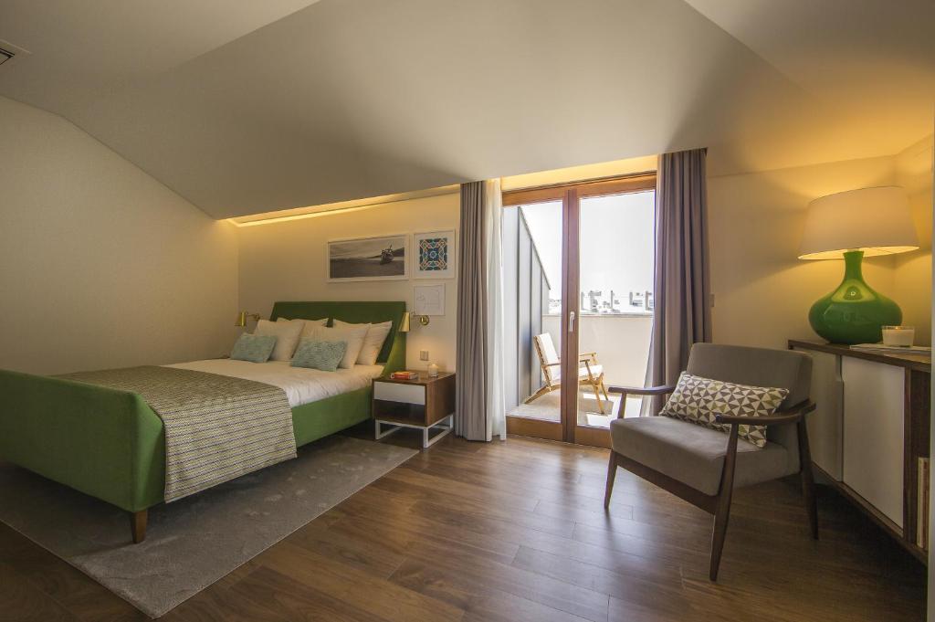 Двухместный (Улучшенный двухместный номер с 1 кроватью или 2 отдельными кроватями и террасой) гостевого дома Somewhere - Estoril Guesthouse, Эшторил