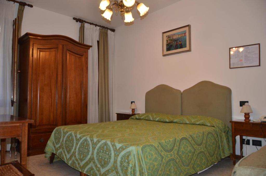 Двухместный (Двухместный номер с 1 кроватью или 2 отдельными кроватями) отеля Hotel Iris Venice, Венеция