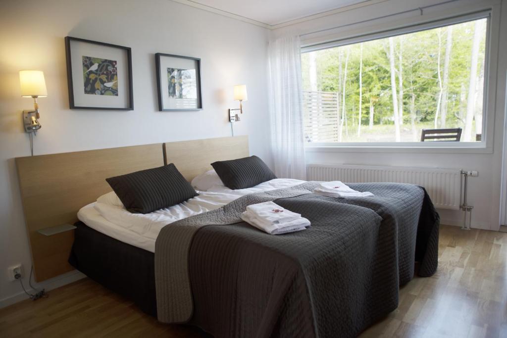 Двухместный (Двухместный номер с 2 отдельными кроватями, террасой и видом на озеро) отеля Toftastrand Hotell, Векшё