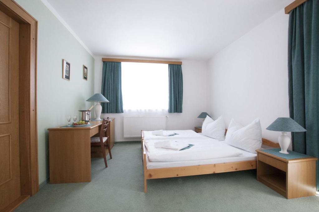 Двухместный (Двухместный номер с 1 кроватью или 2 отдельными кроватями и ванной комнатой) гостевого дома Horský pension Gendorf, Черный Дул