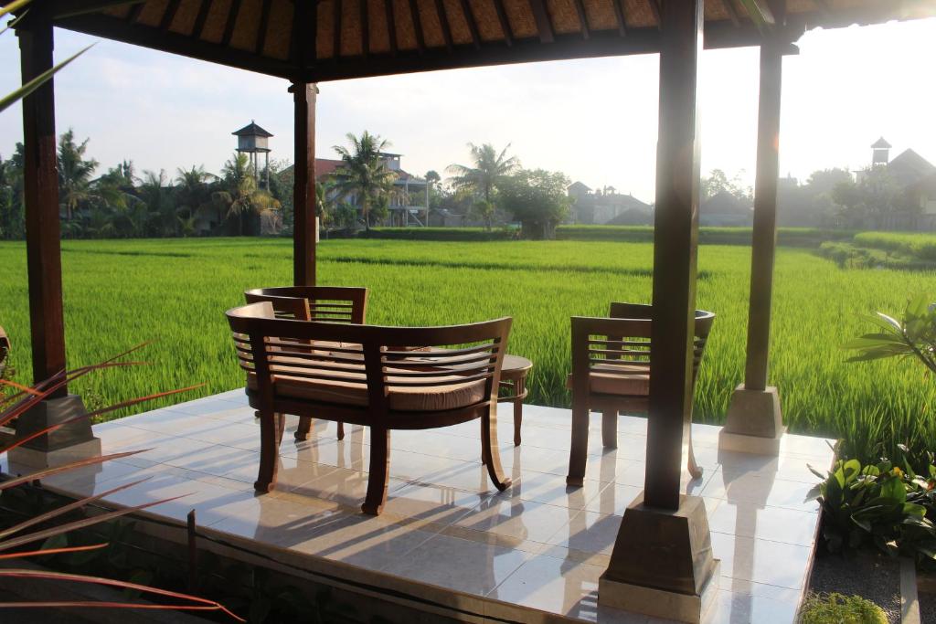 Двухместный (One-Bedroom Suite with Ricefield and Pool View), Sri Bungalows Ubud