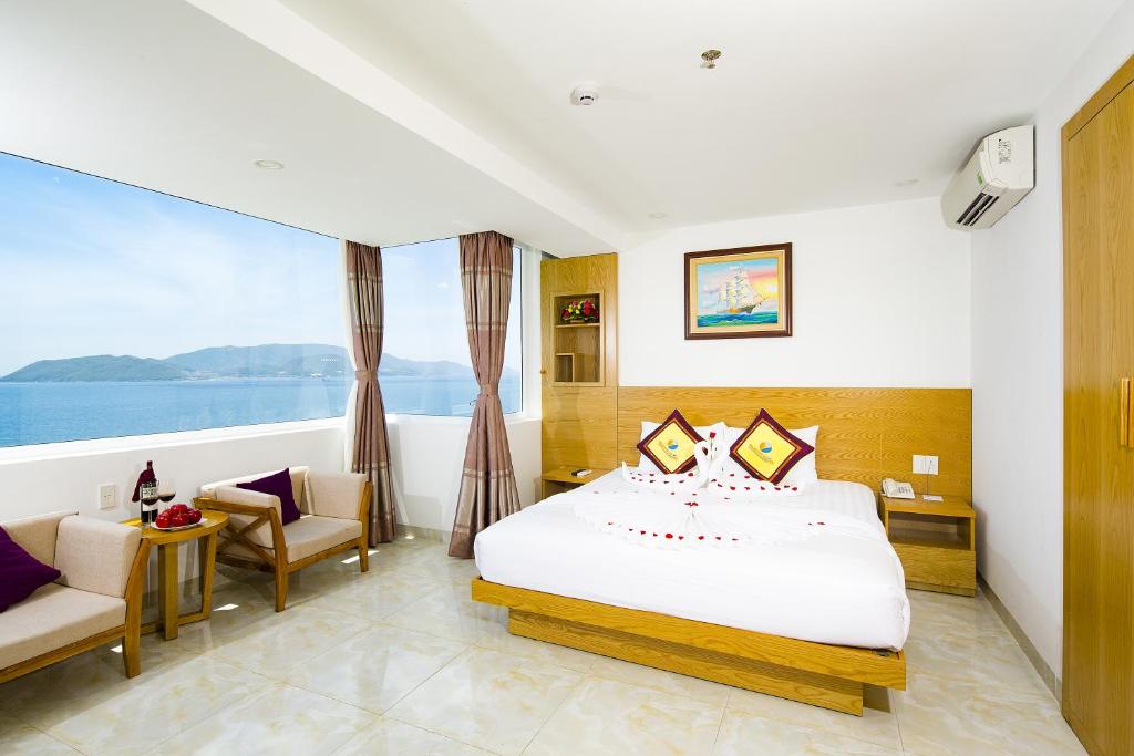 Двухместный (Представительский двухместный номер с 1 кроватью и видом на море) отеля Majestic Star Hotel, Нячанг