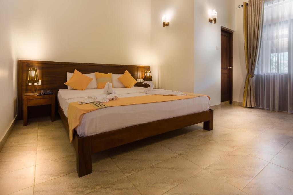 Двухместный (Двухместный номер Делюкс с 1 кроватью или 2 отдельными кроватями) отеля Chenra Hotel, Катарагама