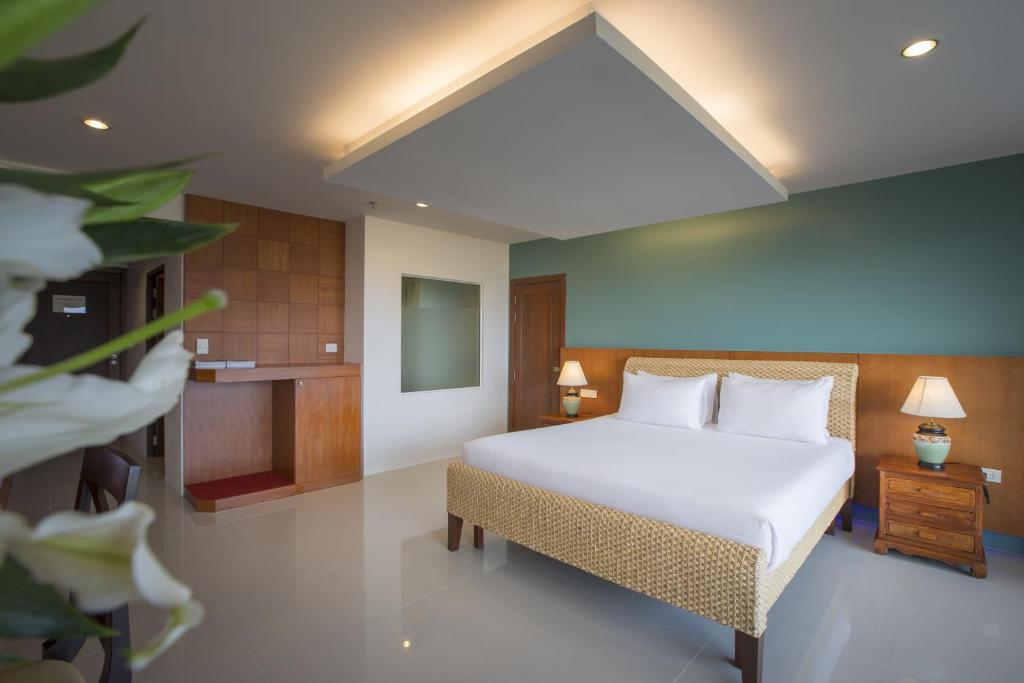 Двухместный (Двухместный номер Супер Делюкс с 1 кроватью или 2 отдельными кроватями) курортного отеля Chanalai Flora Resort, Kata Beach, Пхукет