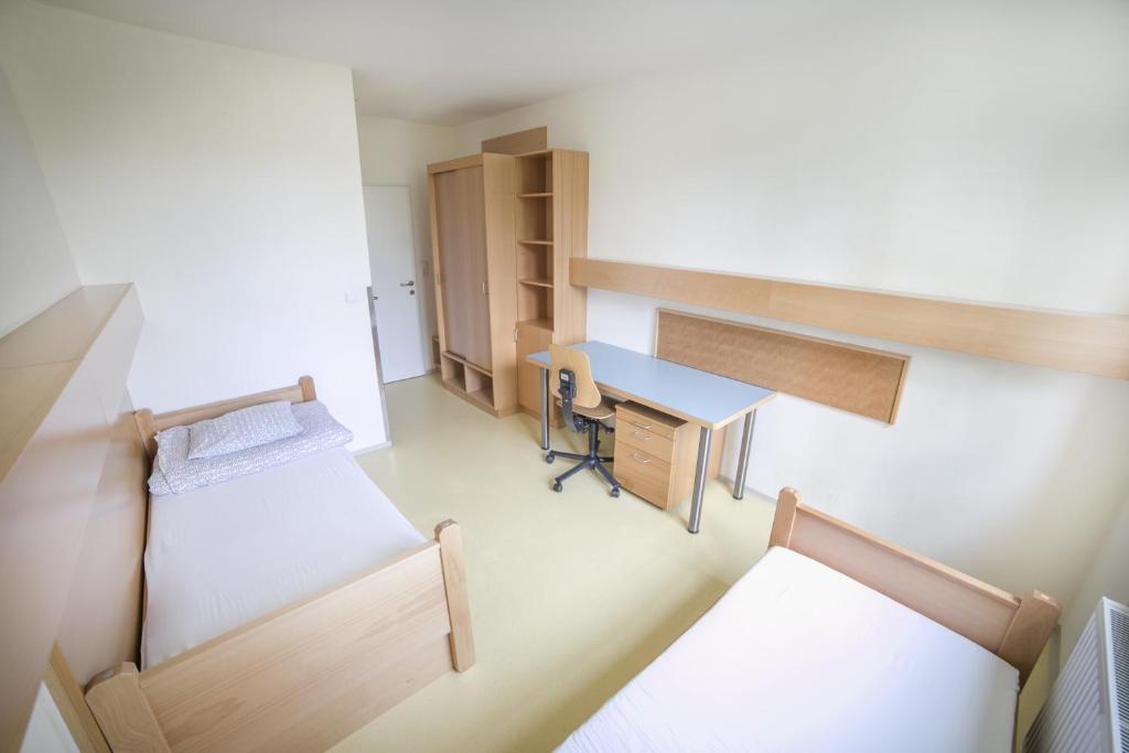 Двухместный (Двухместный номер с 2 отдельными кроватями и собственной ванной комнатой) хостела Muffin Hostel, Зальцбург
