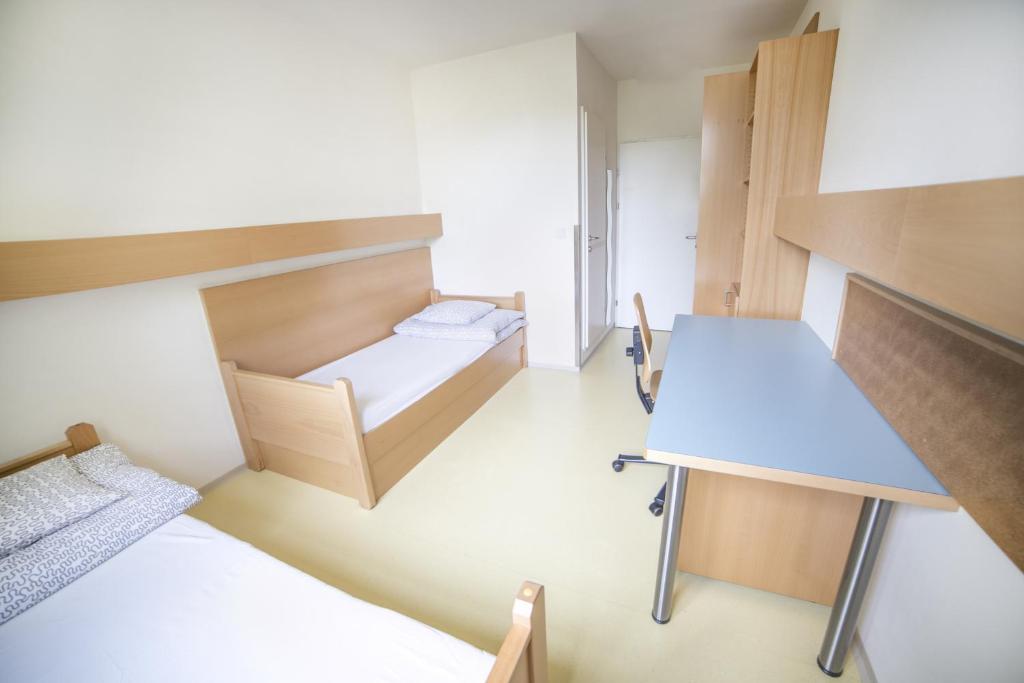 Двухместный (Двухместный номер с 2 отдельными кроватями и общей ванной комнатой) хостела Muffin Hostel, Зальцбург