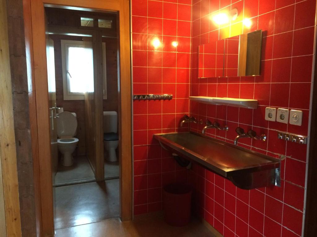 Двухместный (Двухместный номер с 2 отдельными кроватями и общей ванной комнатой) хостела Gruppenhaus Rosy, Грэхен