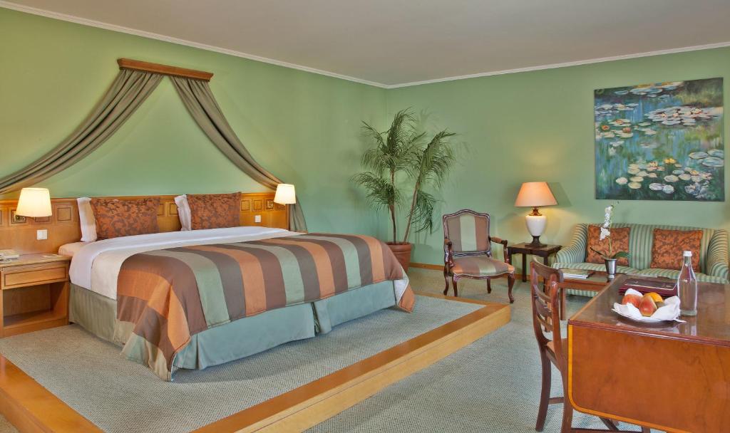 Двухместный (Улучшенный двухместный номер с 1 кроватью) отеля Hotel Dos Templarios, Томар
