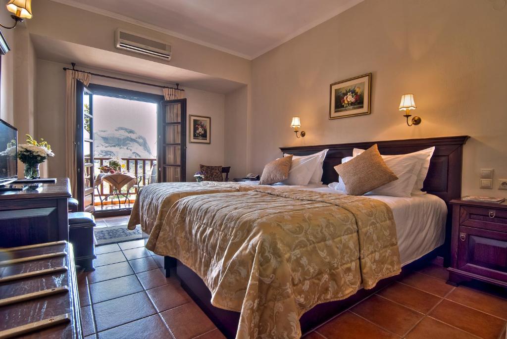 Двухместный (Двухместный номер с 1 кроватью или 2 отдельными кроватями с панорамным видом на Метеоры) отеля Hotel Doupiani House, Калампака