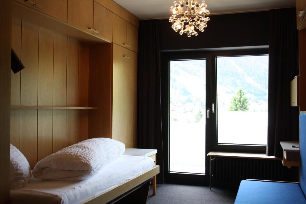 Двухместный (Budget Twin Room im Aussenhaus) отеля Schnider Bed&Breakfast und Café, Вальс