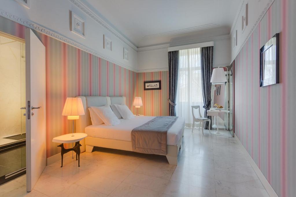 Двухместный (Улучшенный двухместный номер с 1 кроватью) отеля Grand Hotel Palace Rome, Рим