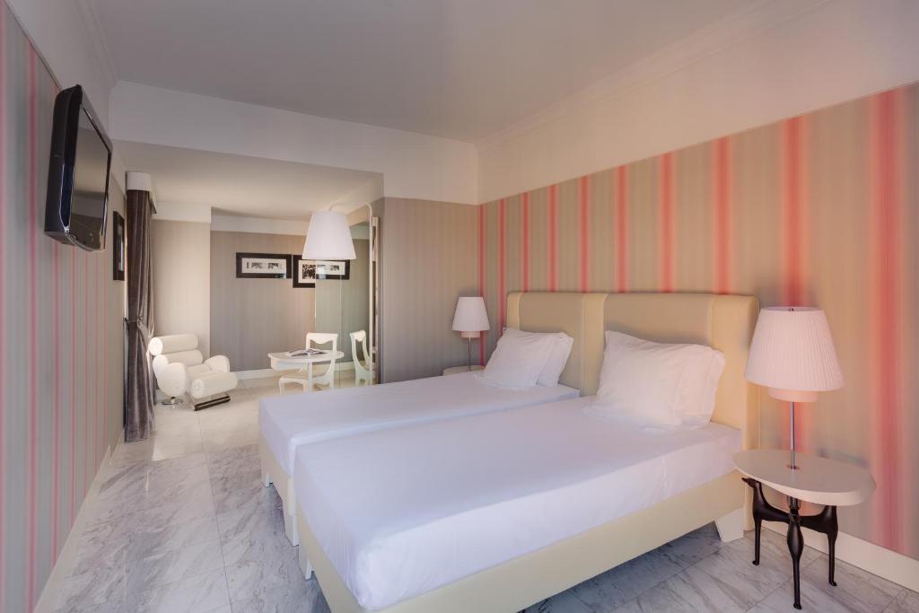 Двухместный (Улучшенный двухместный номер с 2 отдельными кроватями) отеля Grand Hotel Palace Rome, Рим