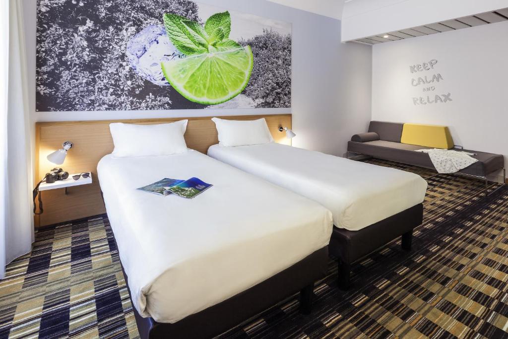 Трехместный (Стандартный номер с 3 односпальными кроватями), Ibis Styles Napoli Garibaldi