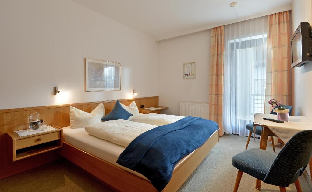 Двухместный (Стандартный двухместный номер с 1 кроватью) отеля Hotel Garni Jennewein, Майрхофен