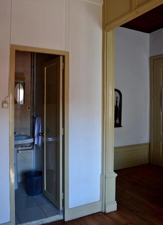 Двухместный (Двухместный номер с 1 кроватью и балконом) гостевого дома Residencial Antunes, Коимбра