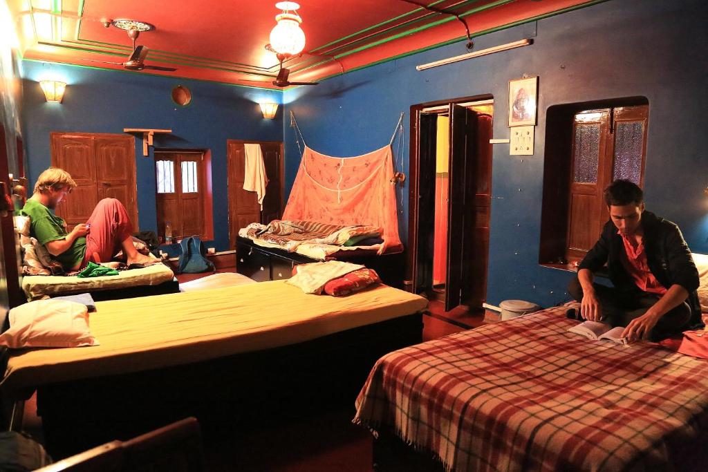 Номер (Спальное место на двухъярусной кровати в общем номере для женщин) семейного отеля Ram Bhawan Residency, Варанаси