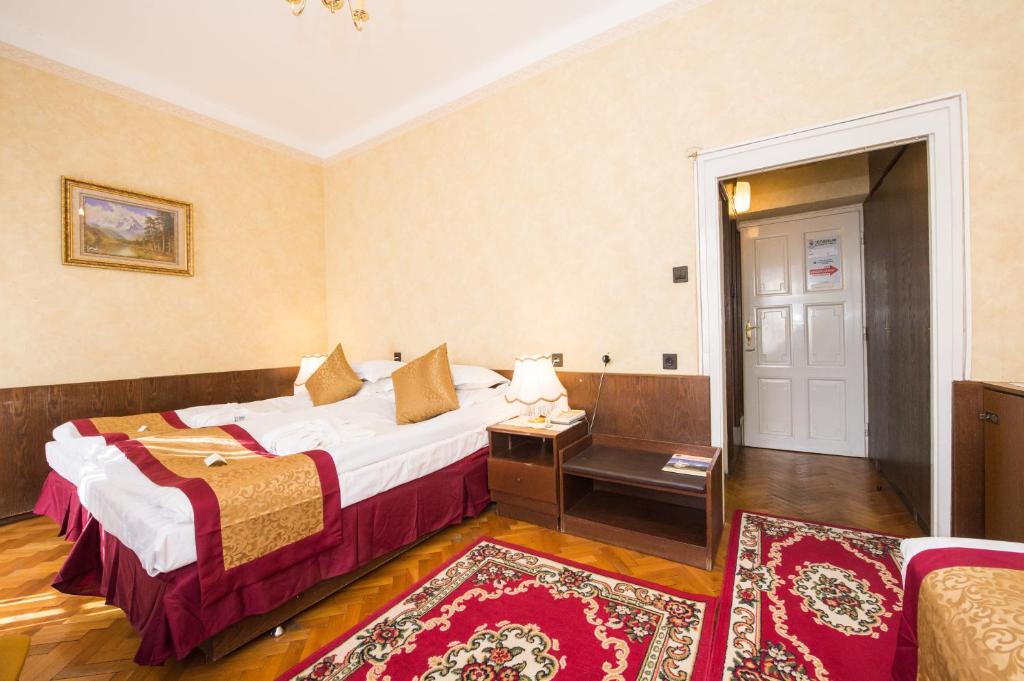 Двухместный (Стандартный двухместный номер с 1 кроватью или 2 отдельными кроватями) отеля Hotel Tisza és Thermálfürdő, Сольнок