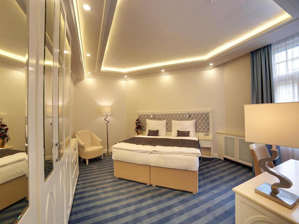 Двухместный (Улучшенный двухместный номер с 1 кроватью) отеля Luxury Spa Hotel Atlantic Palace, Карловы Вары