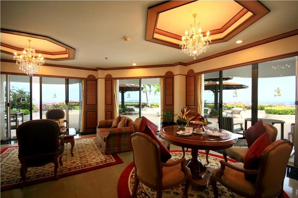 Сьюит (Regency Suite (2 bedrooms)), Отель Royal Cliff