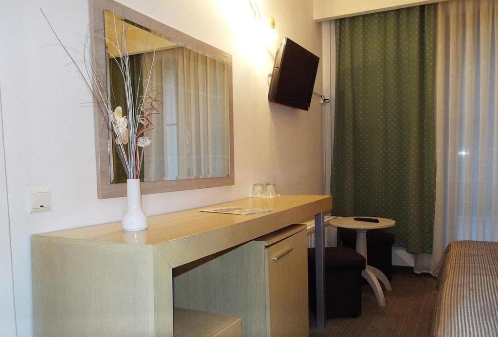 Двухместный (Стандартный двухместный номер с 1 кроватью или 2 отдельными кроватями 3***) отеля Hotel Escalade, Брашов