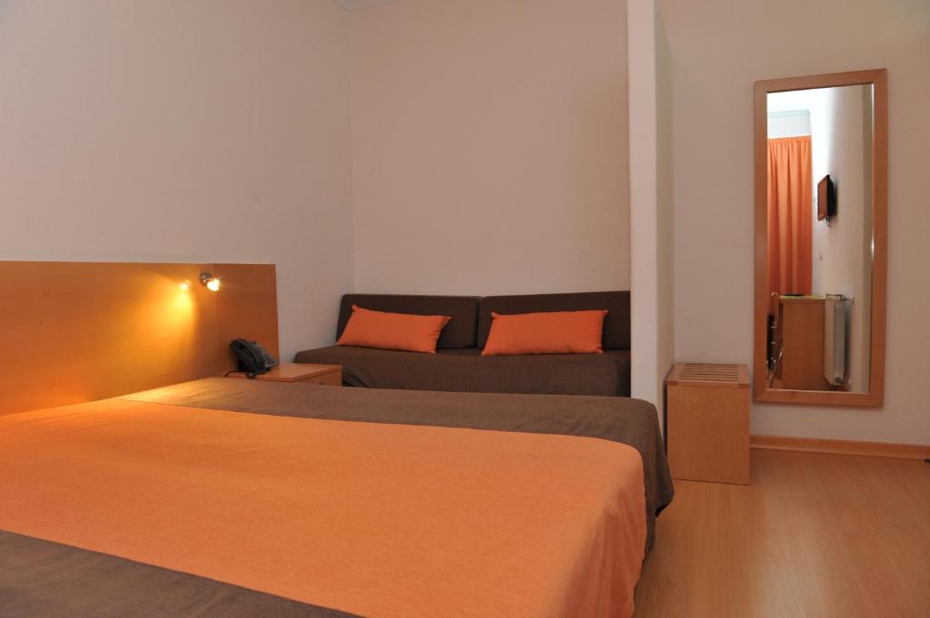 Двухместный (Стандартный двухместный номер с 1 двуспальной или 2 отдельными кроватями, вид на окрестности) отеля INATEL Foz Do Arelho, Фош-ду-Арелью