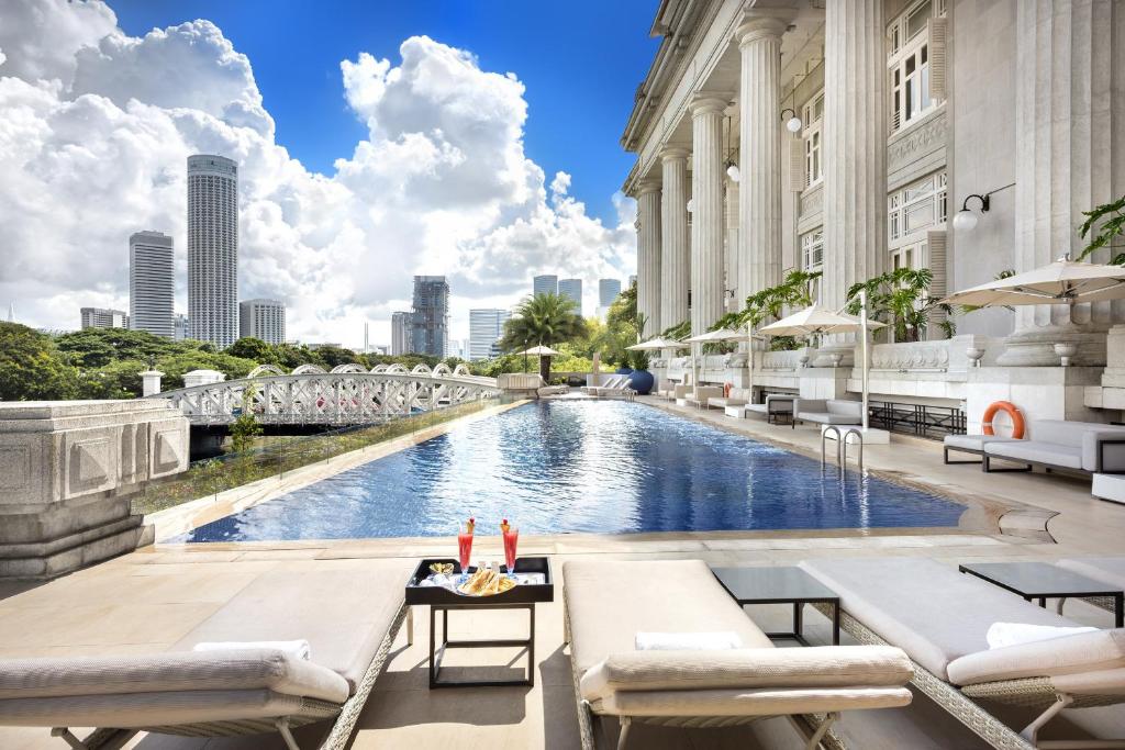 Двухместный (Пакет услуг Perfect Staycation - Номер с видом на залив Марина-Бэй и бесплатным кредитом на питание в размере 80 сингапурских долларов) отеля The Fullerton Hotel Singapore, Сингапур (город)