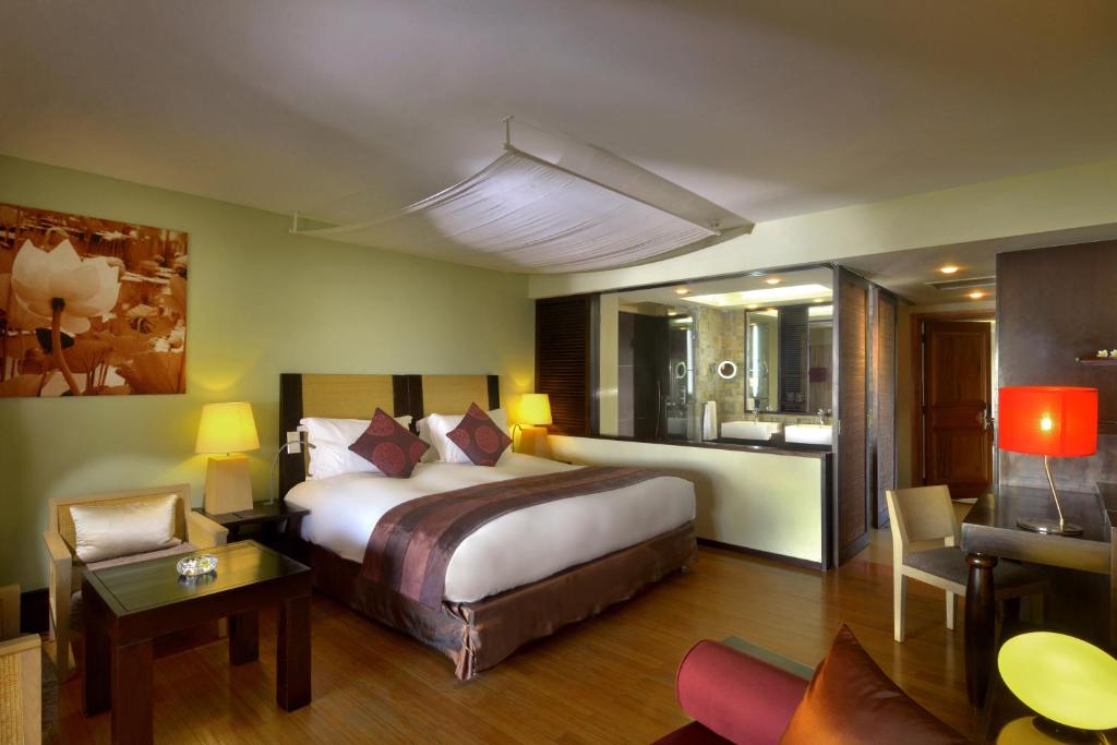 Двухместный (Роскошный номер с кроватью размера «king-size») отеля Sofitel L'Imperial Resort and Spa, Флик-эн-Флак