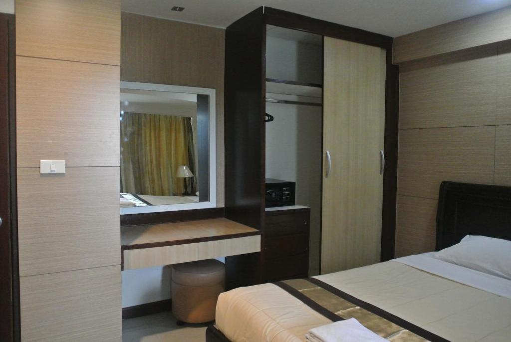 Двухместный (Улучшенный двухместный номер с 1 кроватью или 2 отдельными кроватями) отеля Nanatai Suites, Бангкок