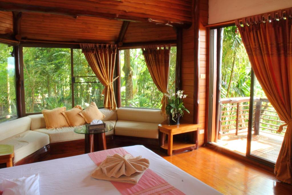 Сьюит (Полулюкс с видом на горы), Отель Phu Pha Nam Resort