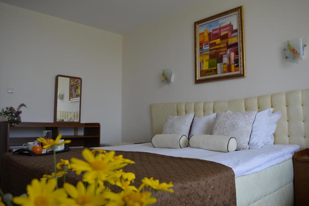 Двухместный (Двухместный номер с 1 кроватью или 2 отдельными кроватями и балконом) отеля Sunshine Pearl Hotel, Каварна