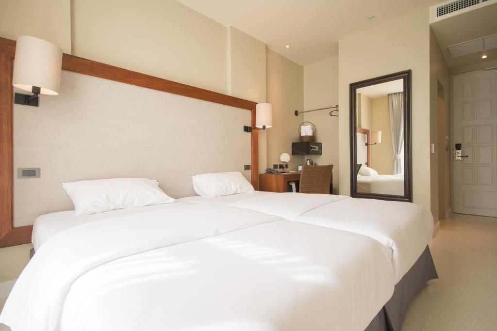 Двухместный (Улучшенный двухместный номер с 1 кроватью или 2 отдельными кроватями) отеля Little Nyonya Hotel, Пхукет