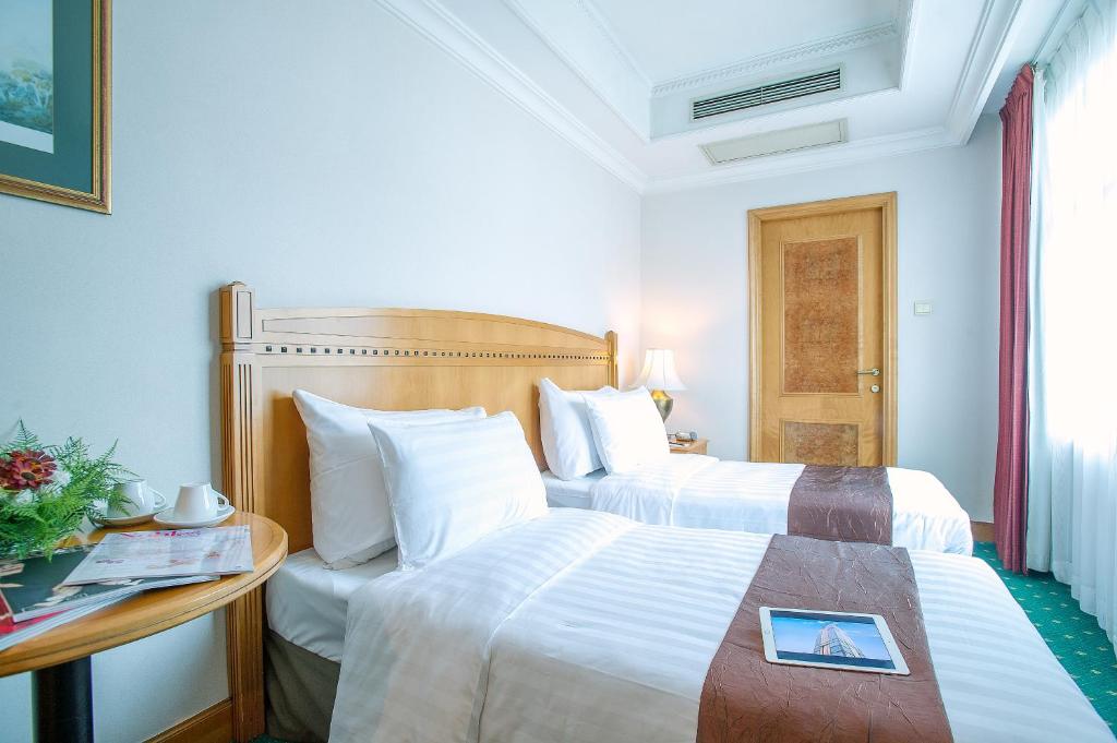 Двухместный (Стандартный двухместный номер с 2 отдельными кроватями - Питание «полный пансион») отеля Best Western Plus Hotel Hong Kong, Гонконг (город)