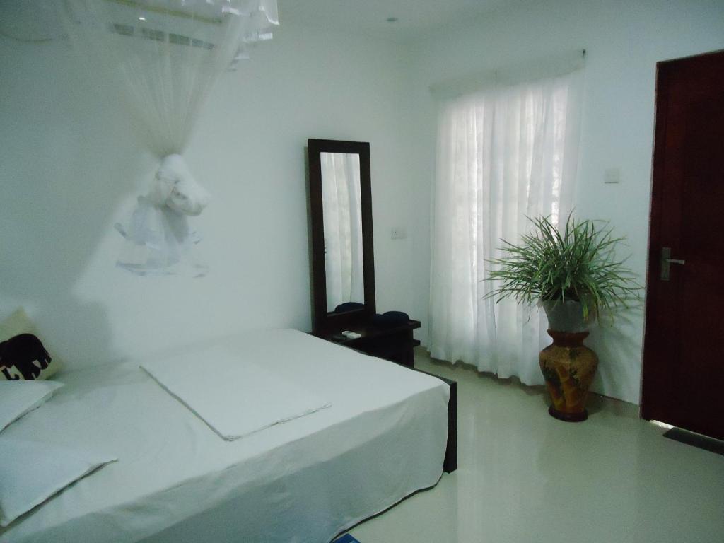Двухместный (Двухместный номер Делюкс с 1 кроватью) семейного отеля Sigiri Rock Side Home Stay, Сигирия