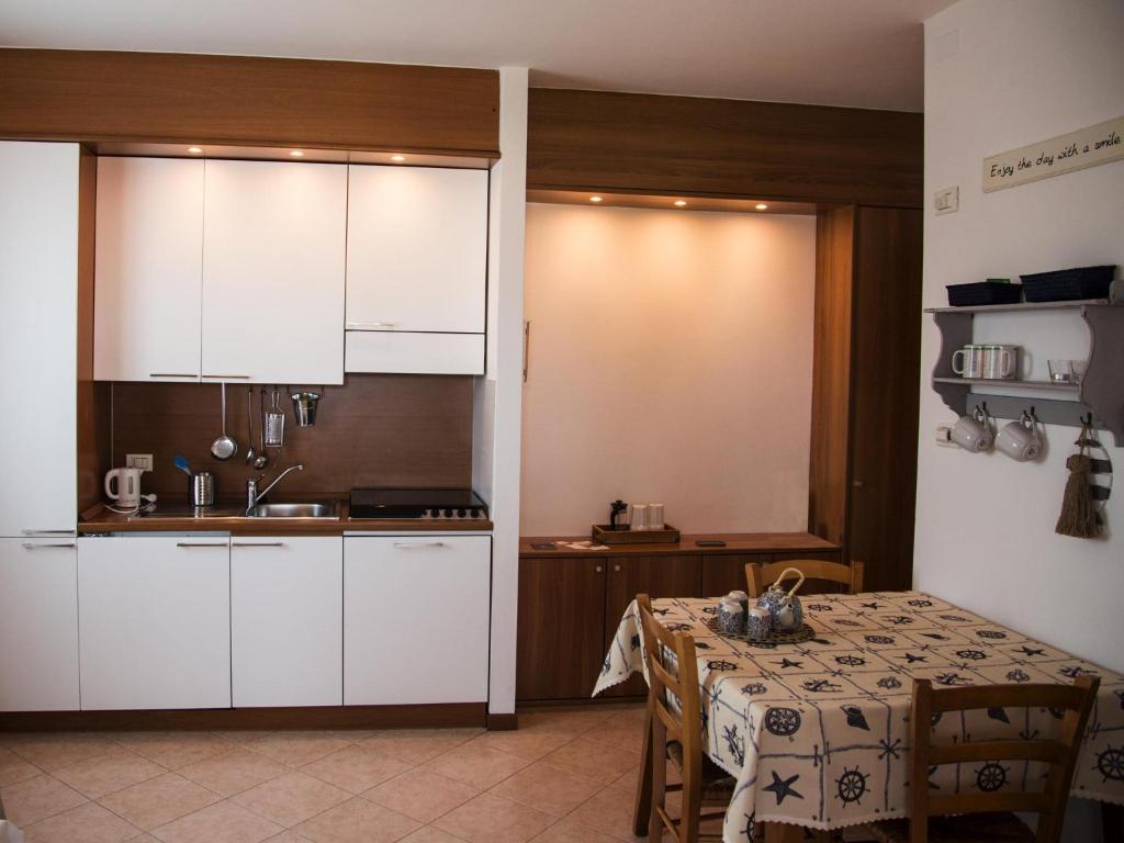 Апартаменты (Апартаменты с 1 спальней и балконом), BellaSirmione Holiday Apartments