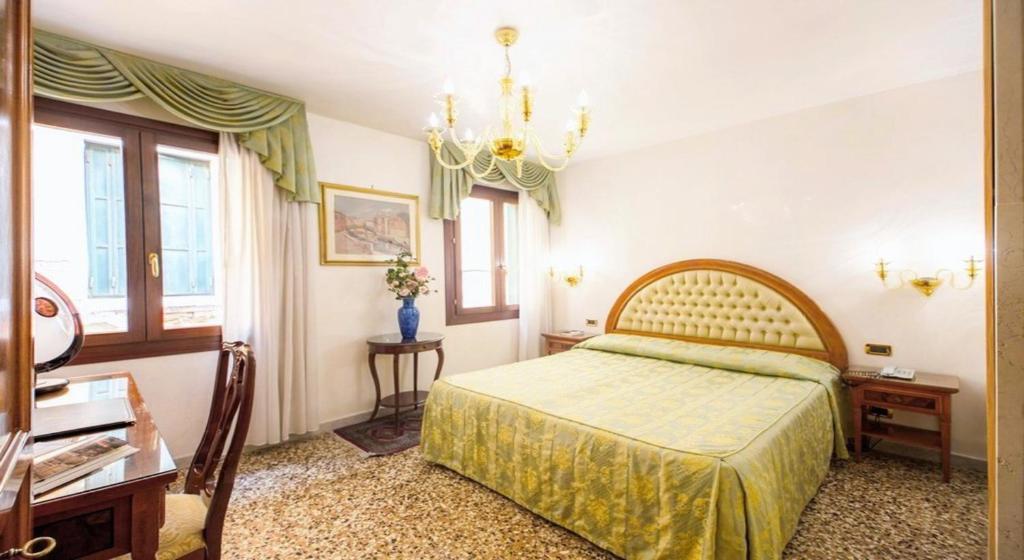 Двухместный (Стандартный двухместный номер с 1 кроватью) отеля Antica Casa Carettoni, Венеция