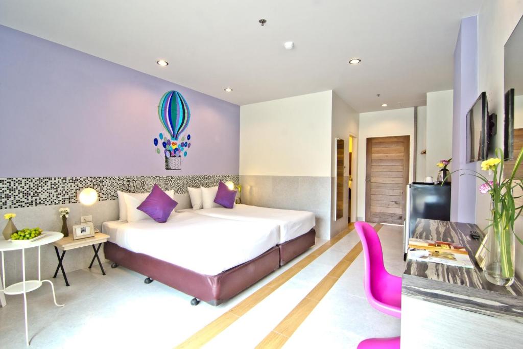 Двухместный (Улучшенный двухместный номер с 2 отдельными кроватями) отеля Grand Bella, Паттайя