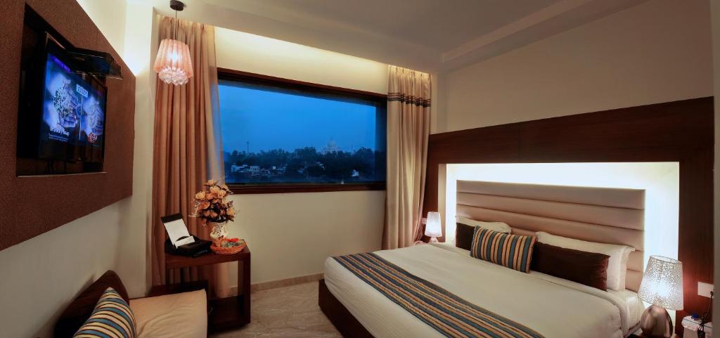 Двухместный (Taj View room (Early check in at 12 noon, subject to availability & 10% discount on F&B)), Hotel Alleviate