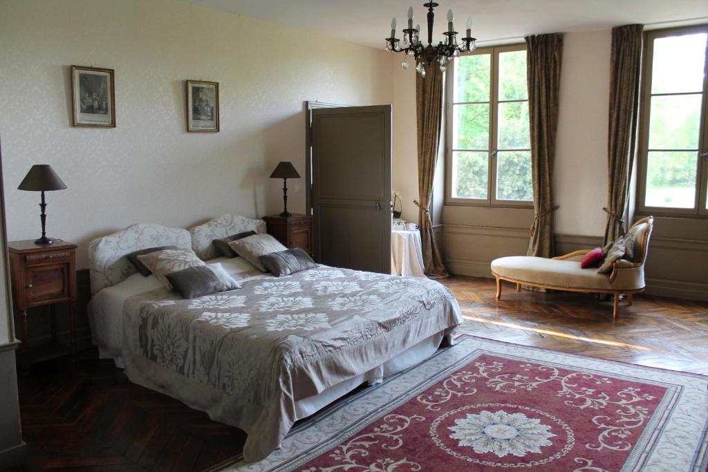 Двухместный (Двухместный номер Делюкс с 1 кроватью) отеля Chateau Du Four De Vaux, Невер