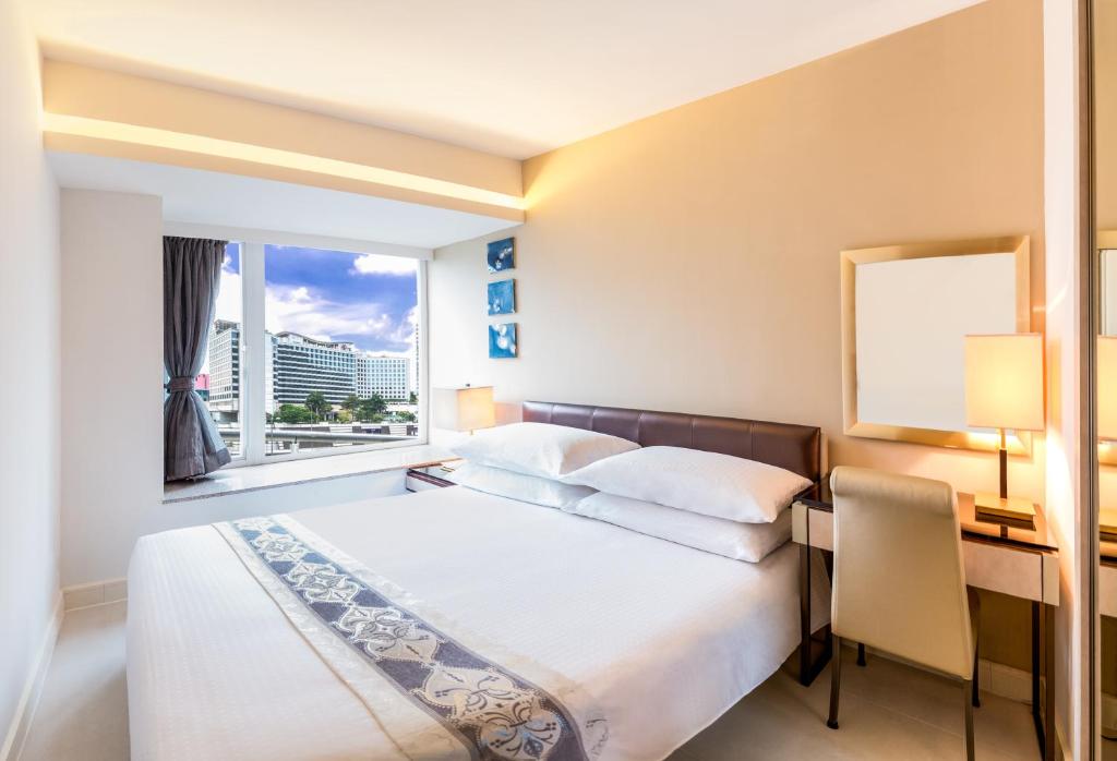 Сьюит (Люкс с 2 спальнями, вид на город) апарт-отеля Kowloon Harbourfront Hotel, Гонконг (город)