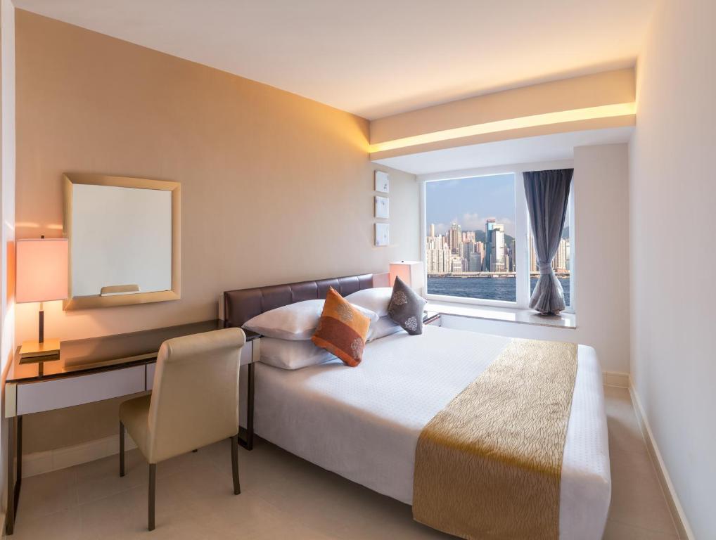 Сьюит (Люкс с 2 спальнями и видом на порт) апарт-отеля Kowloon Harbourfront Hotel, Гонконг (город)