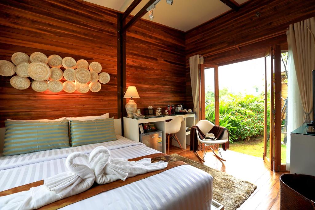 Двухместный (Улучшенный двухместный номер с 1 кроватью и видом на сад) курортного отеля Viangviman Luxury Resort, Krabi, Краби