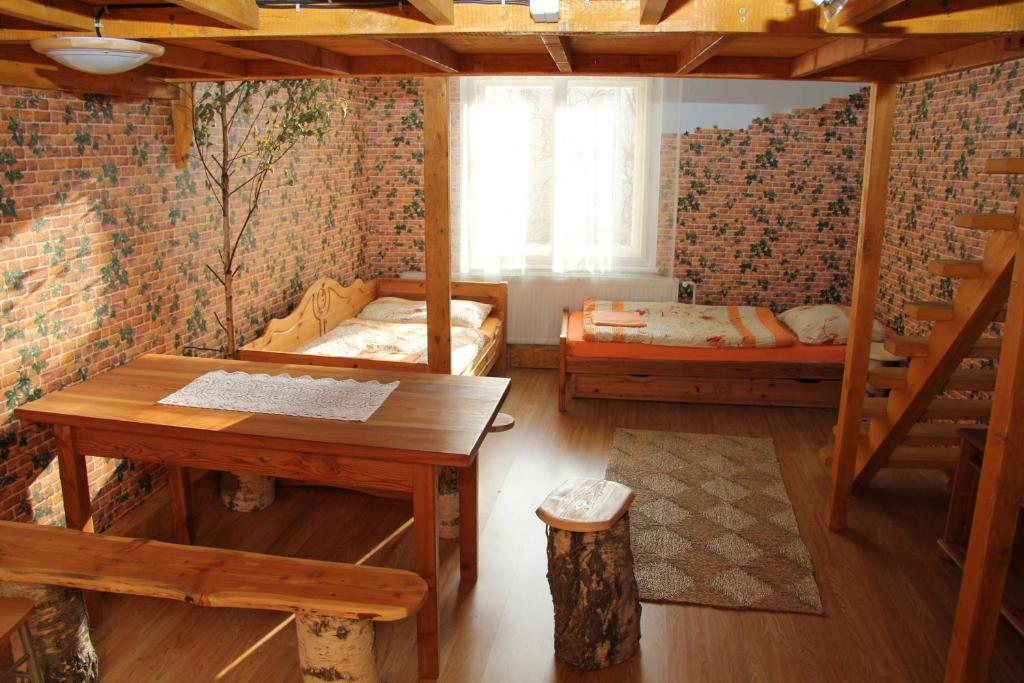 Номер (Односпальная кровать в общем номере для женщин) хостела Artharmony Pension & Hostel, Прага