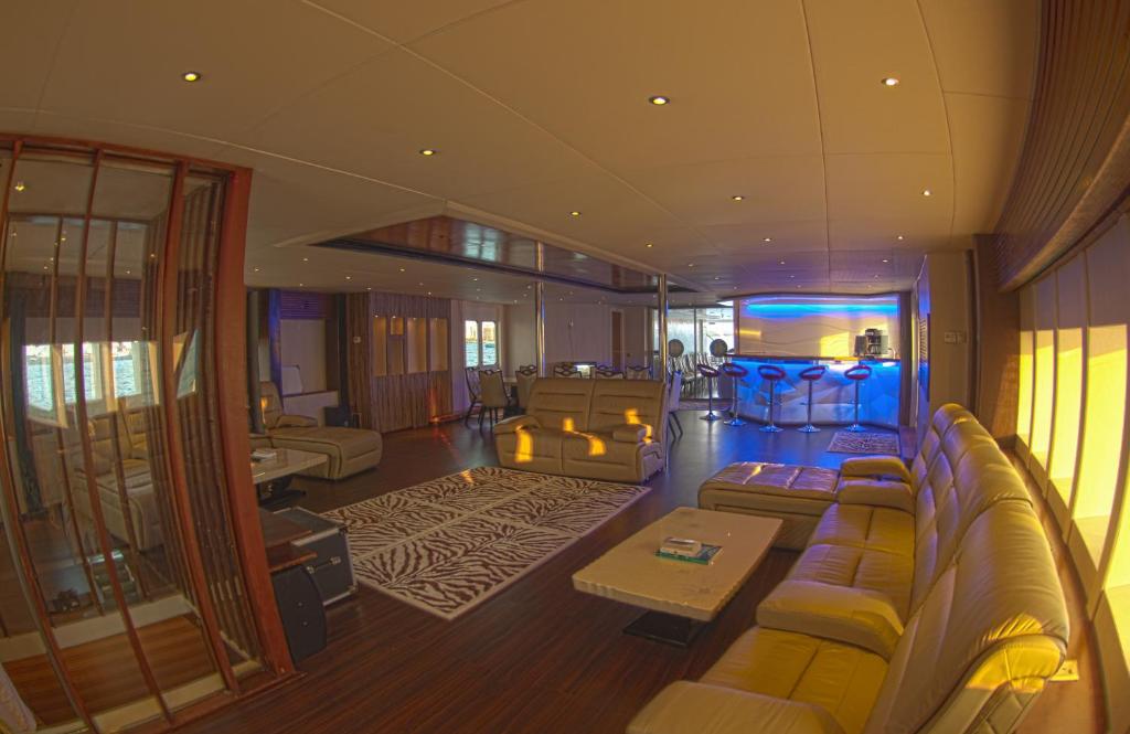 Двухместный (Роскошная чартерная лодка) отеля Honors Legacy Yacht, Хулхумале