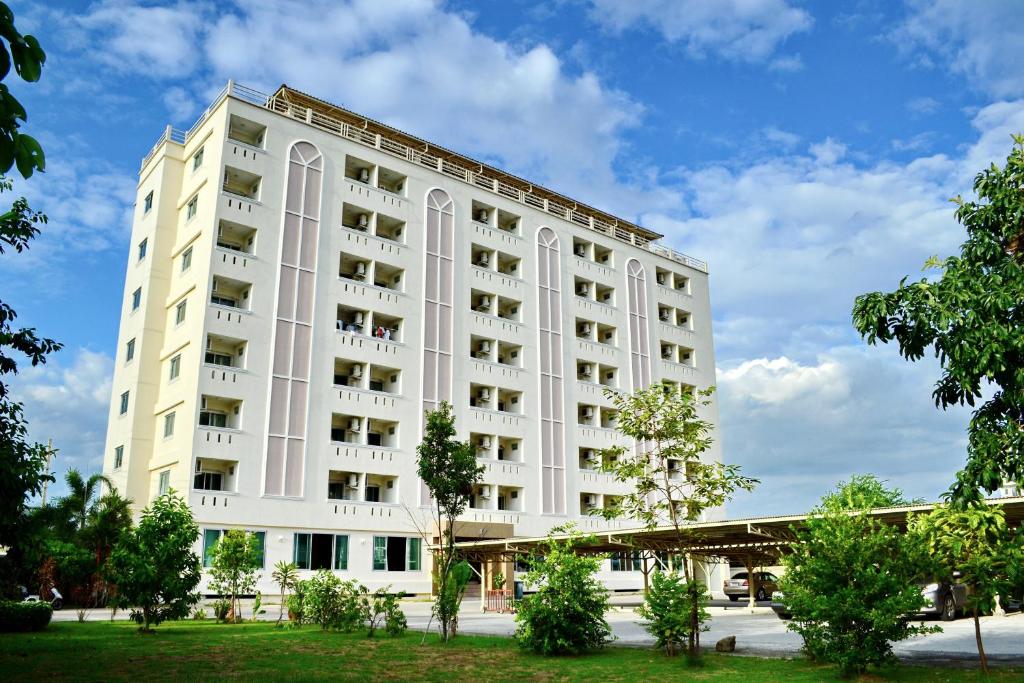 Отель Larrivee, Самутпракан