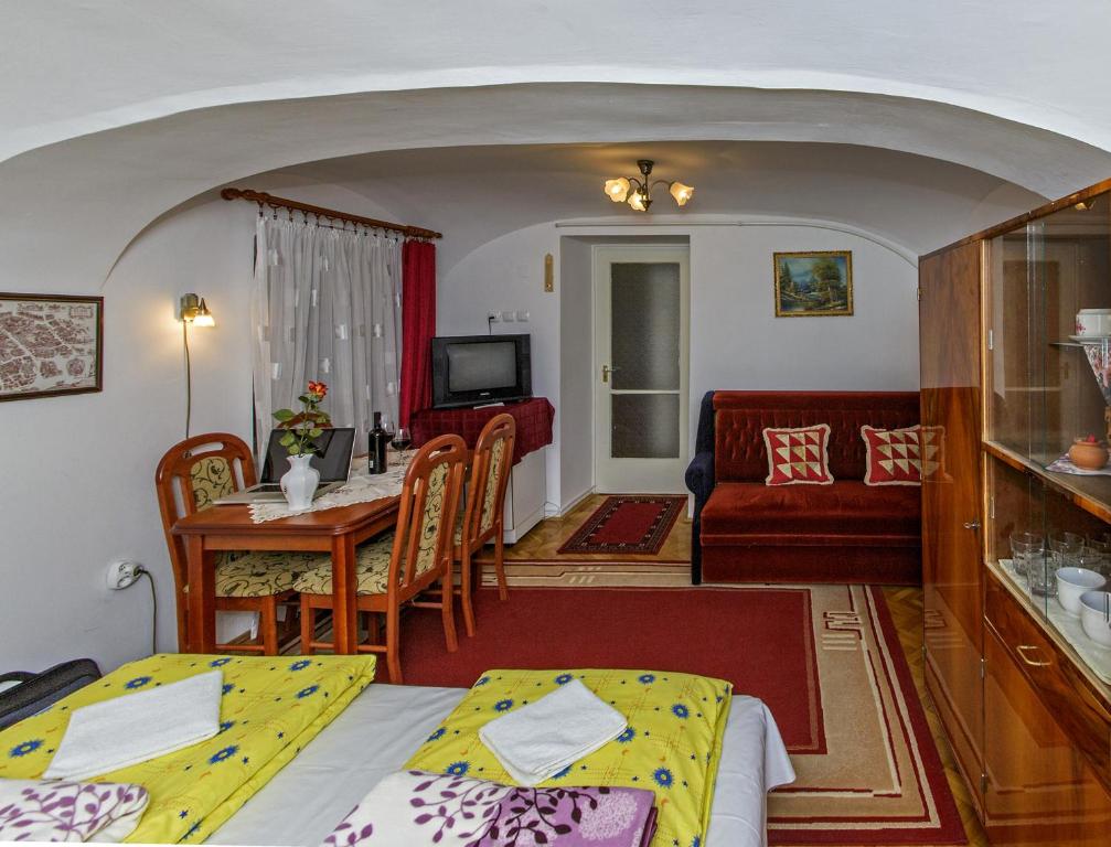 Апартаменты (Апартаменты с 2 спальнями с балконом) гостевого дома Barokk Vendégház, Эгер