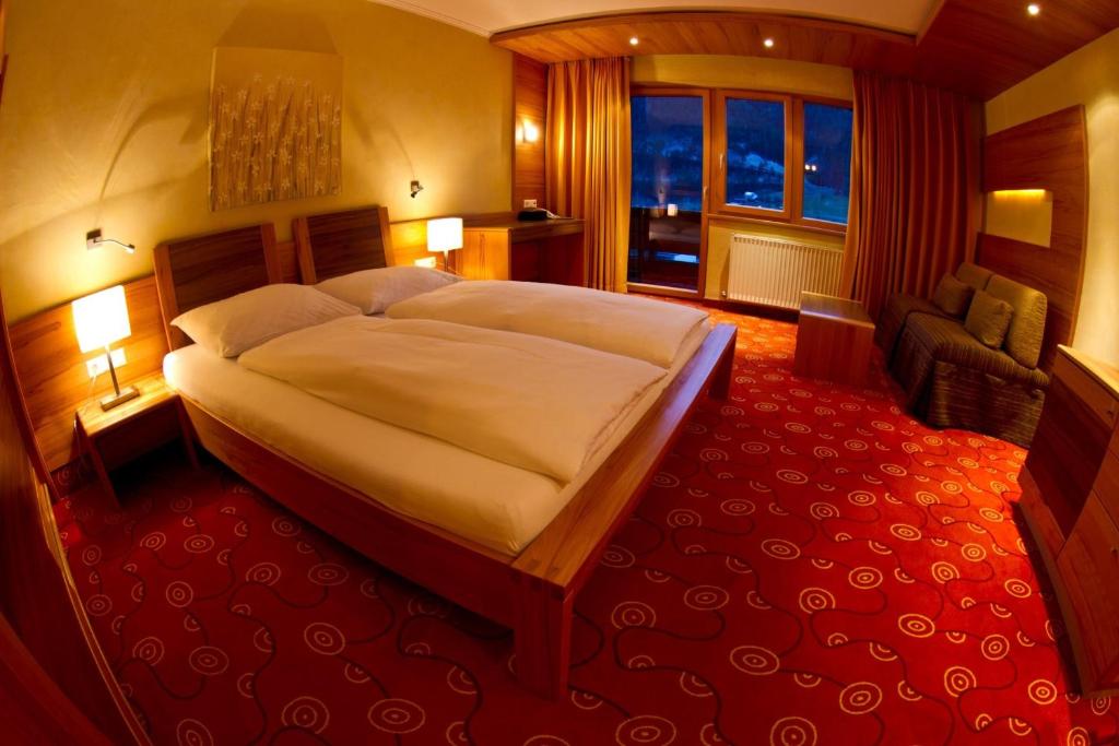 Двухместный (Улучшенный двухместный номер с 1 кроватью) отеля Hotel Mozart-Vital, Фис