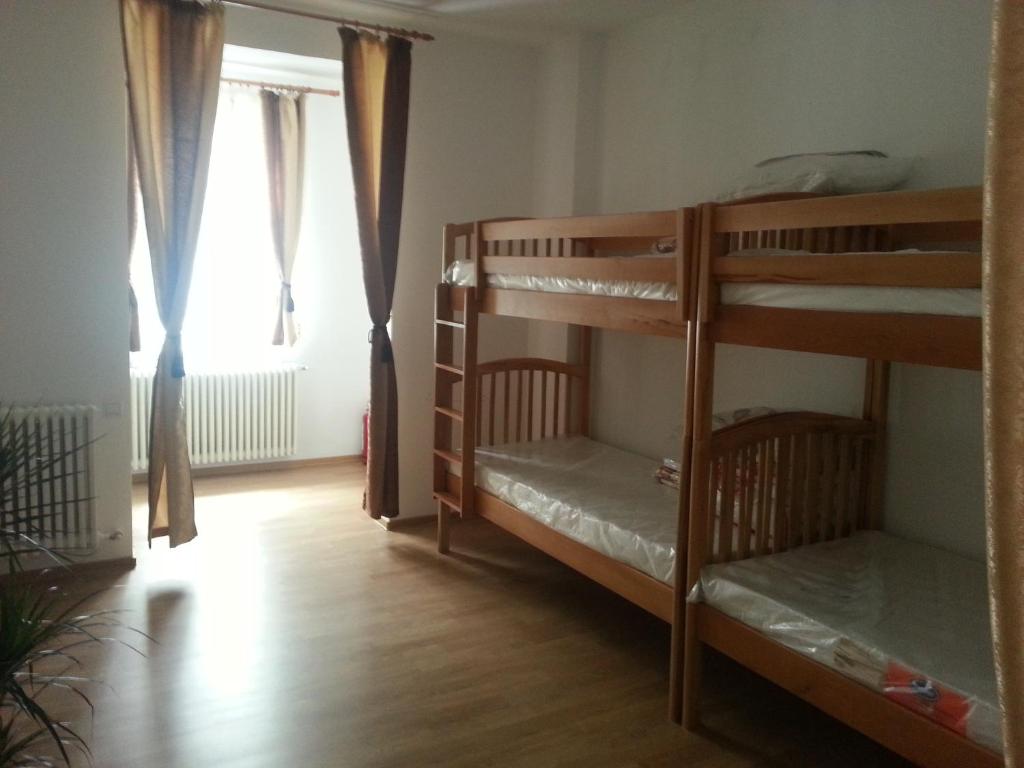 Номер (Кровать в общем 4-местном номере для мужчин и женщин) хостела Hostel Andrei, Яссы