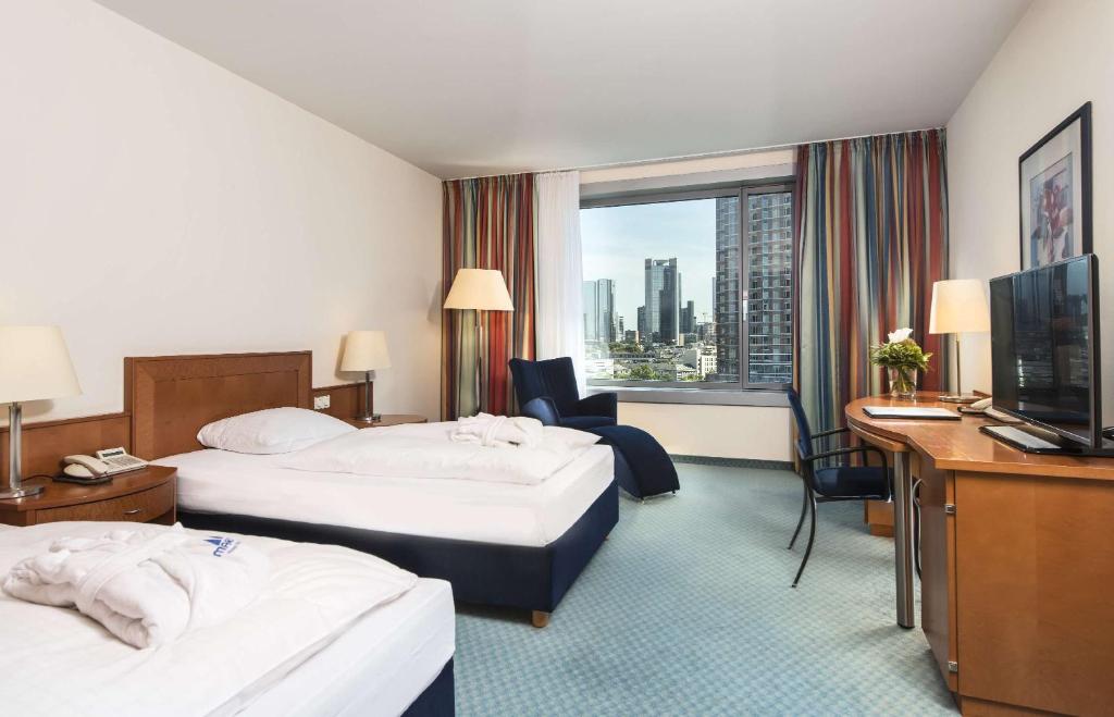 Двухместный (Улучшенный двухместный номер с 2 отдельными кроватями) отеля Maritim Hotel Frankfurt, Франкфурт-на-Майне