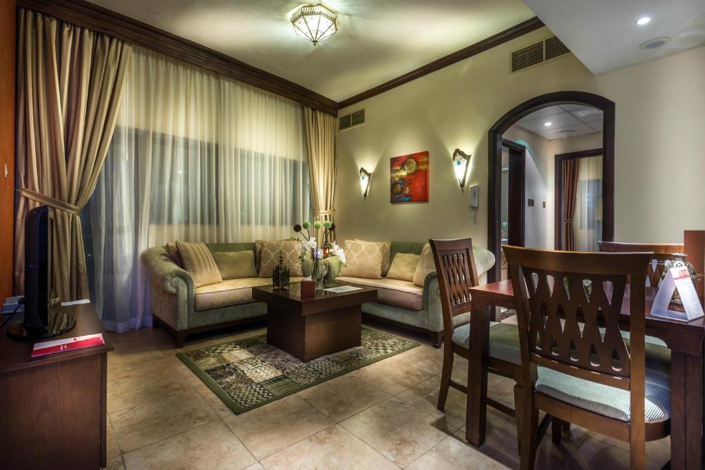 Сьюит (Классический люкс с 1 спальней — Две односпальные кровати) апарт-отеля First Central Hotel Suites, Дубай