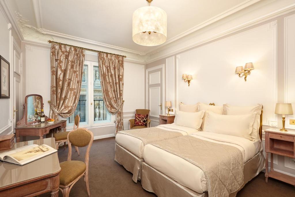 Двухместный (Двухместный номер «Престиж» с 1 кроватью) отеля Hôtel Regina, Париж